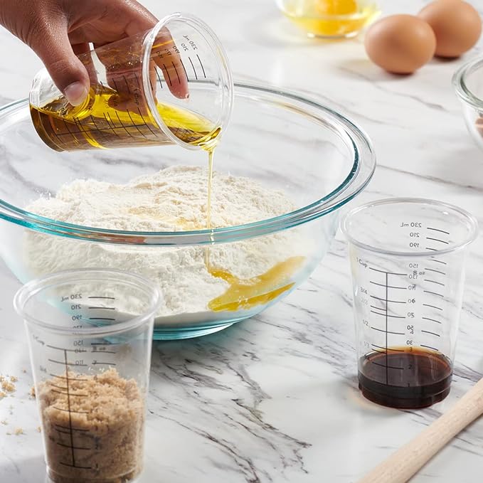 GUSTO 10 oz Clear Plastic Measuring Cups Disposable Multipurpose Cups - Image 3