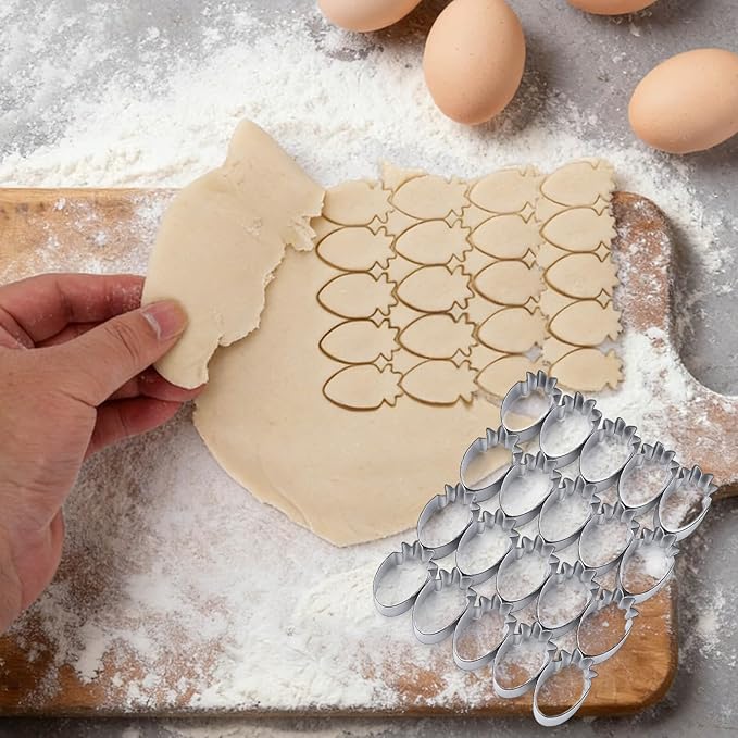 AIERSA Mini Carrot Cookie Cutter, Small Easter Cookie Cutters, 1.2 Inch Tiny - Image 3