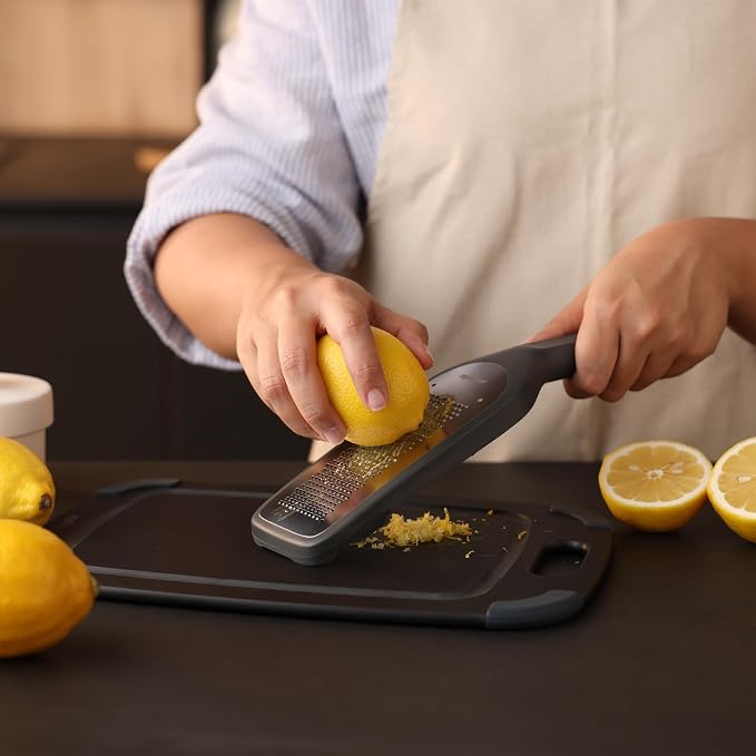 Zyliss Coarse Grater – Handheld Cheese & Vegetable Grater - Image 4
