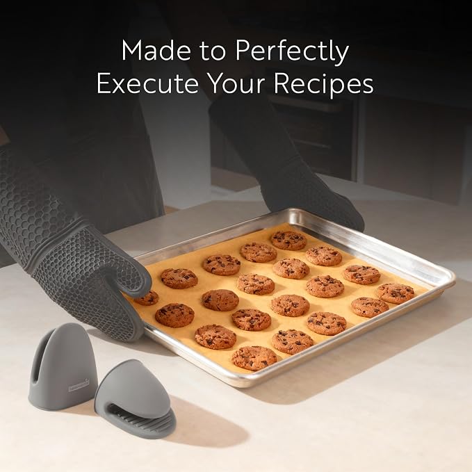 Restaurantware Comfy Grip 4.3 x 3.5 x 4.2 Inch Mini Oven Mitt Pot Holders 1 - Image 7