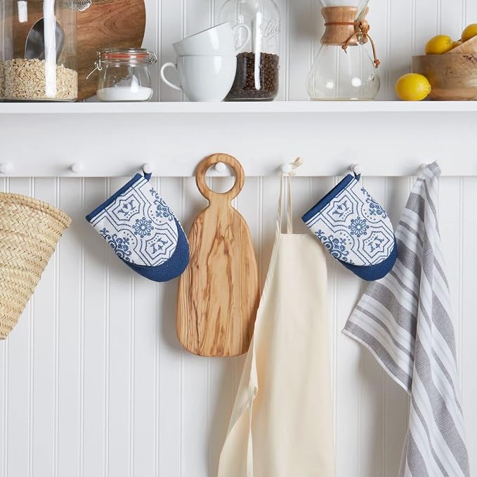 Martha Stewart Strie Medallion Mini Oven Mitt 2-Pack Set - Image 2