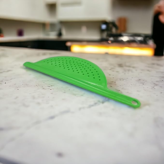 Handy Housewares Handheld Plastic Pot Drainer, Noodle & Pasta Strainer - Image 5