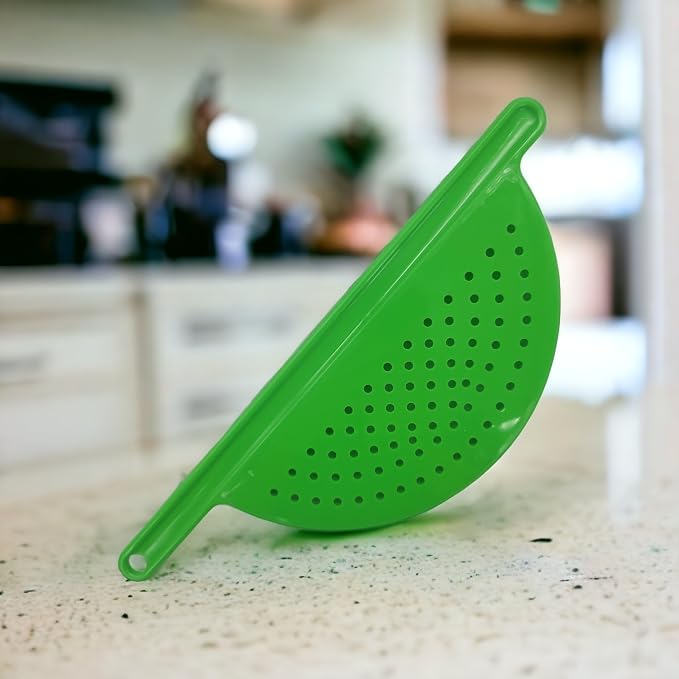 Handy Housewares Handheld Plastic Pot Drainer, Noodle & Pasta Strainer - Image 4