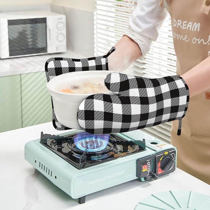 Buffalo Plaid Black and White Oven Mitts and Pot Holders Set - Image 6